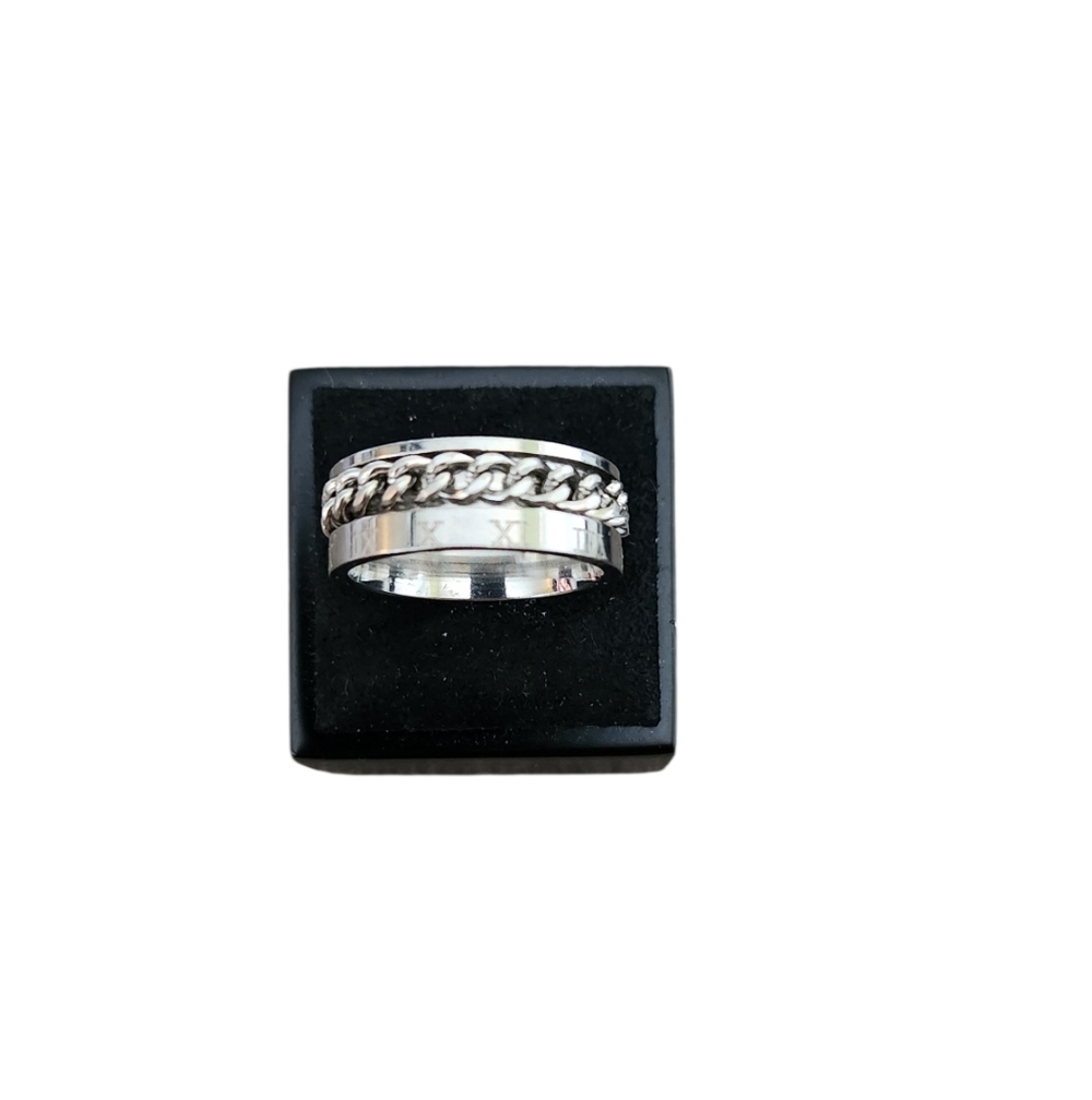 Size 9 Men's Silver Toned Chain Accent Roman Numeral Spinner Ring
